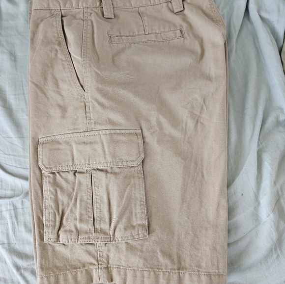 DOCKERS MEN CARGO KHAKI SHORTS SIZE 36 NWOT - Picture 7 of 15